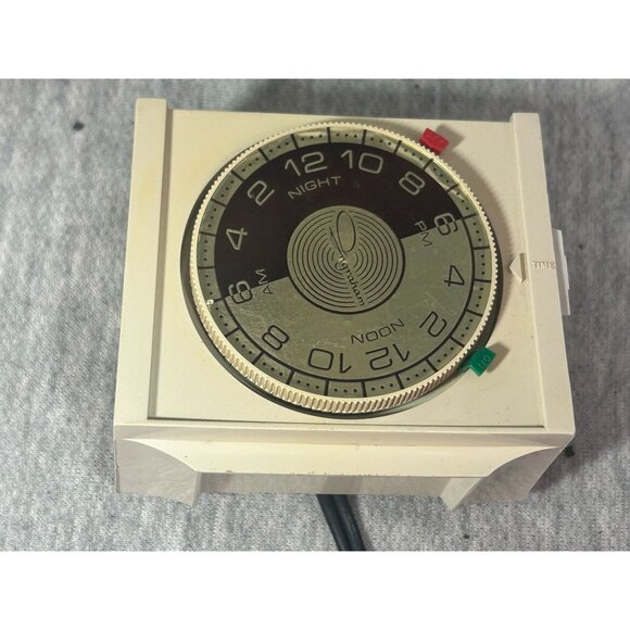 Vintage Automatic Timer 24 Hour For Lamp and Small Appliances Ingram - Picture 1 of 5